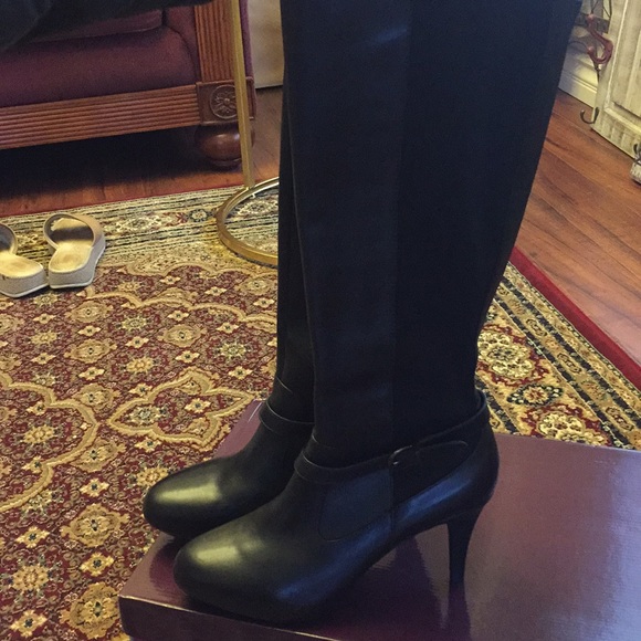 Last chance! Me Too Knee-High Heeled Leather Boots - Picture 3 of 5